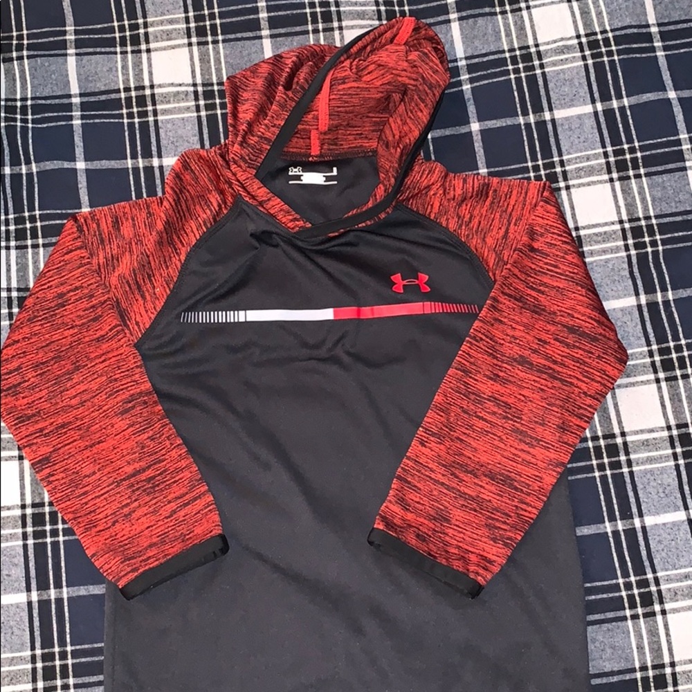 Under Armour Long Sleeve Hoodie t-shirt - Size 5
